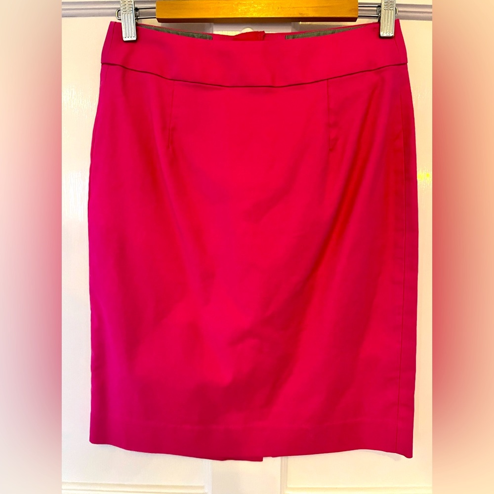 Banana Republic pencil skirt in fuchsia